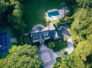 25 Middle Hollow Rd, Huntington, NY 11743