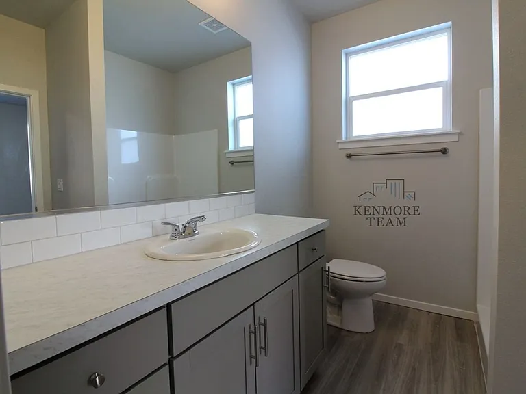 5533 Remington Dr — Photo 6