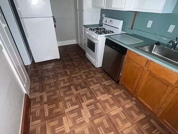 2nd image of 1596 Ridgefield Rd #4