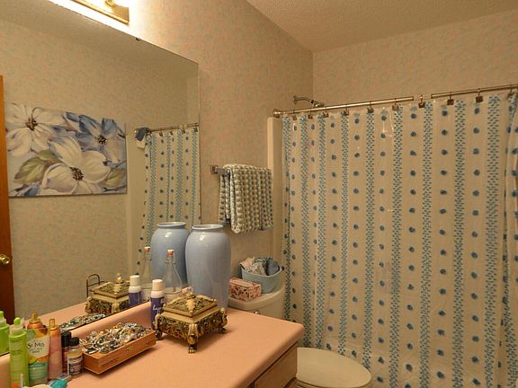 5th image of 901 Piedmont Pl Unit 4
