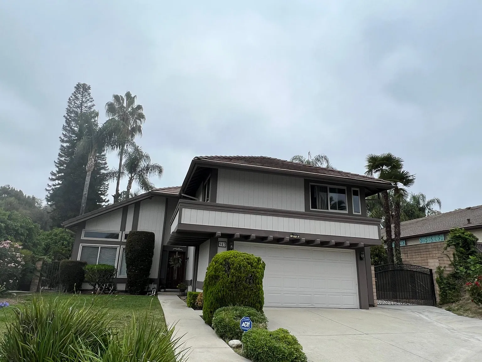 4 bed, 2142 sqft, $4,800 — Photo 2