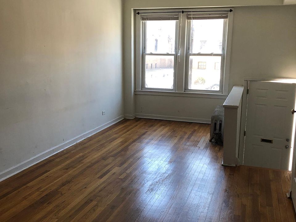 1st image of 4751 1/2 N Clark St #1