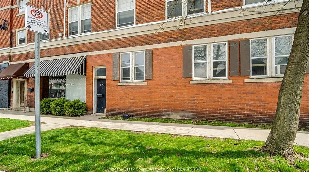 Building Photo - 1701 Wyandotte St E #630