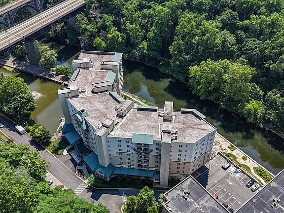 3rd image of 1702 N Park Dr APT 15