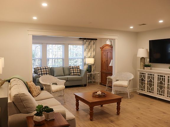 5th image of 4384 Daphine Ln. #C