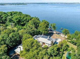 75 Cornwells Beach Rd, Port Washington, NY 11050