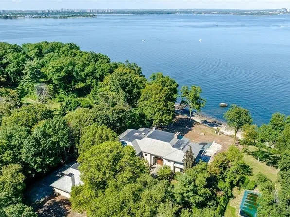 75 Cornwells Beach Road, Sands Point, NY 11050