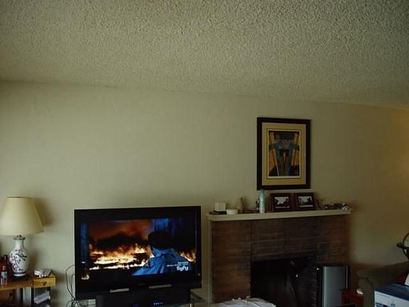 4th image of 1525 W Middlefield Ave