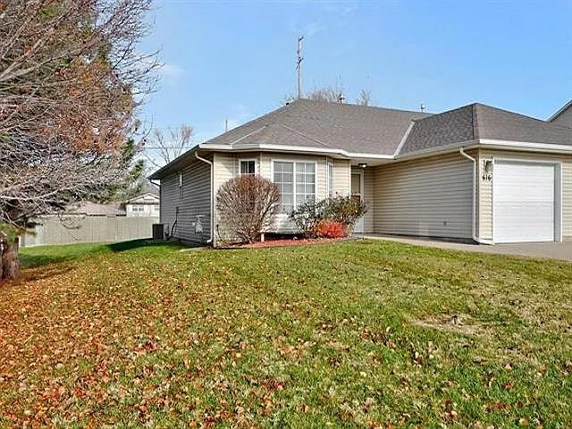 2 bed, 1.0 bath, 1053 sqft, $1,400 — Photo 2