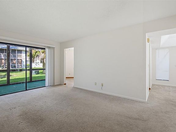 3rd image of 7 MID PINES CIRCLE