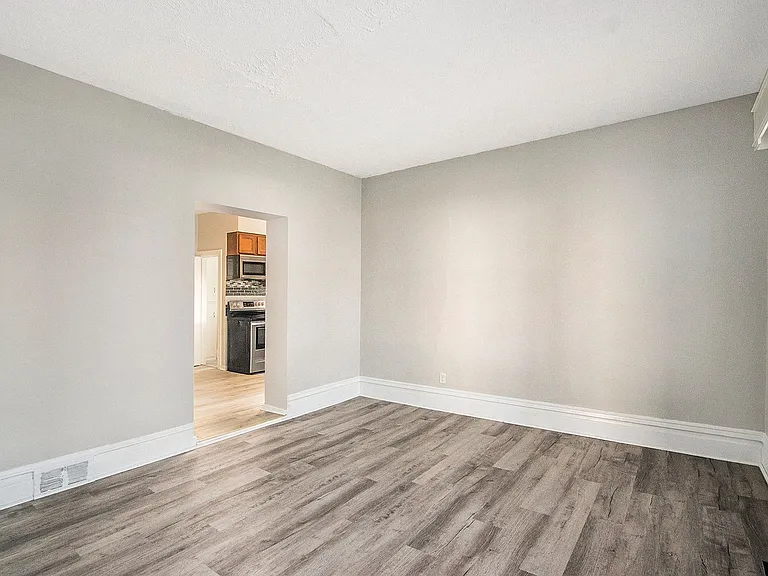 1703 S Park St — Photo 16