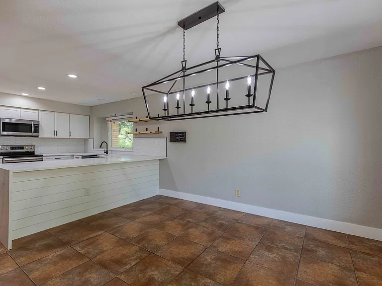 2331 Bluffridge St — Photo 9
