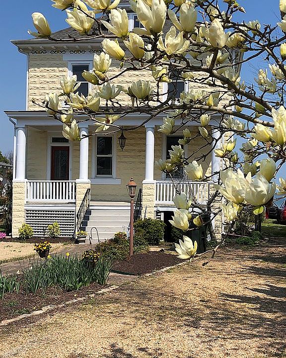 2nd image of 139 E Virginia Ave