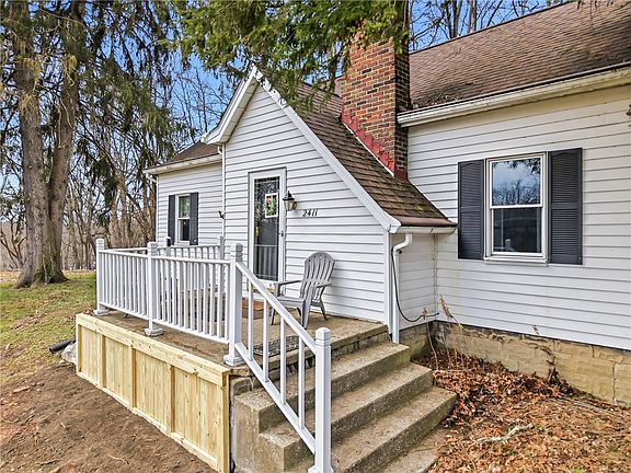 2nd image of 2411 Graceland Rd