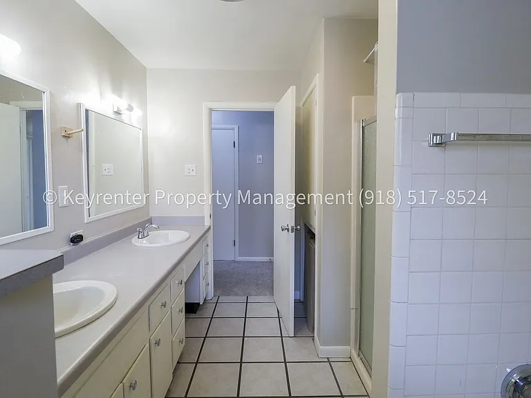 953 E 37th St S — Photo 25