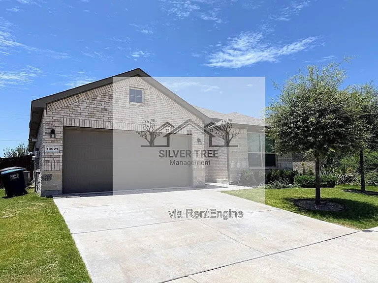 10921 Rockchapel Dr — Photo 3