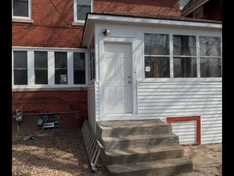 1225 E Grand Blvd — Photo 12
