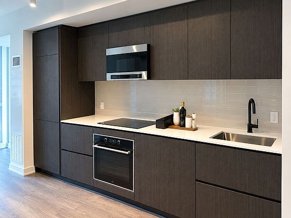 3rd image of 127 Broadview Ave #1103
