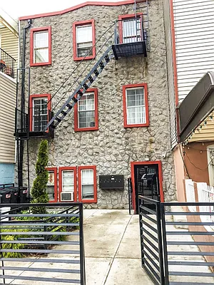 Rented by Nooklyn NYC LLC | media 22