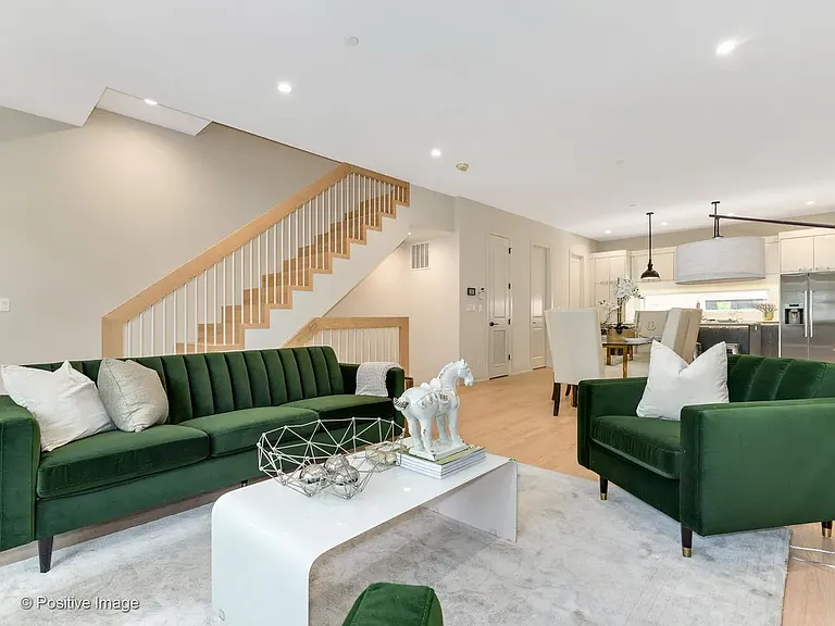 2345 W Morse Ave — Photo 5