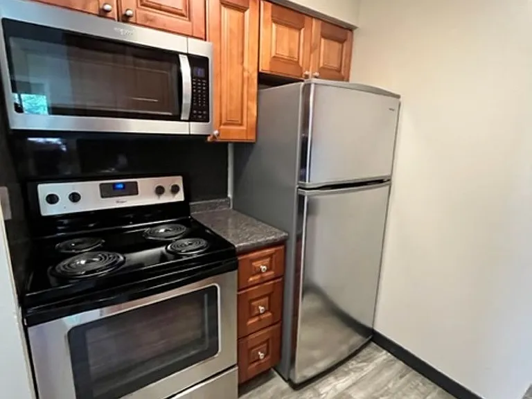 Oak Tree Apartments — Photo 8