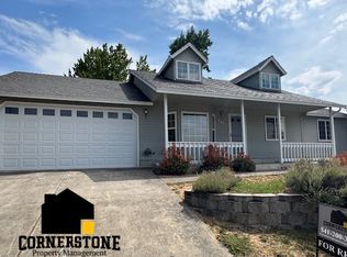 1427 Matthews Pl, Medford, OR