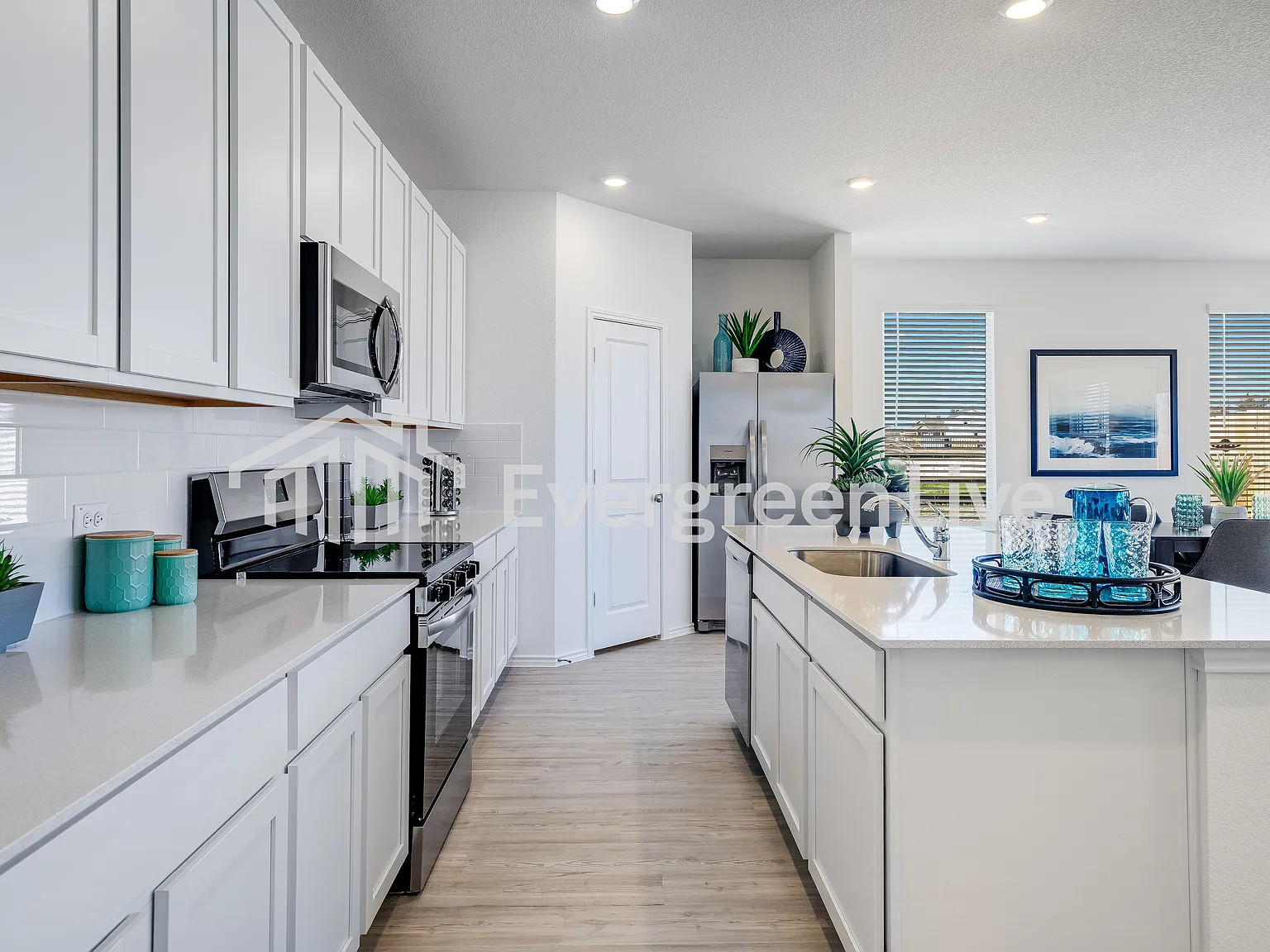 4 bed, 2.0 bath, 2000 sqft, $2,230 — Photo 2