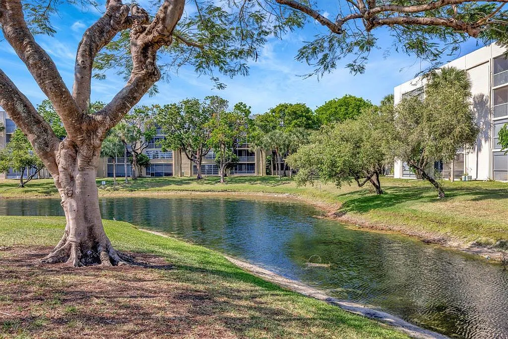 2 bed, 2.0 bath, 1002 sqft, $1,750 — Photo 4