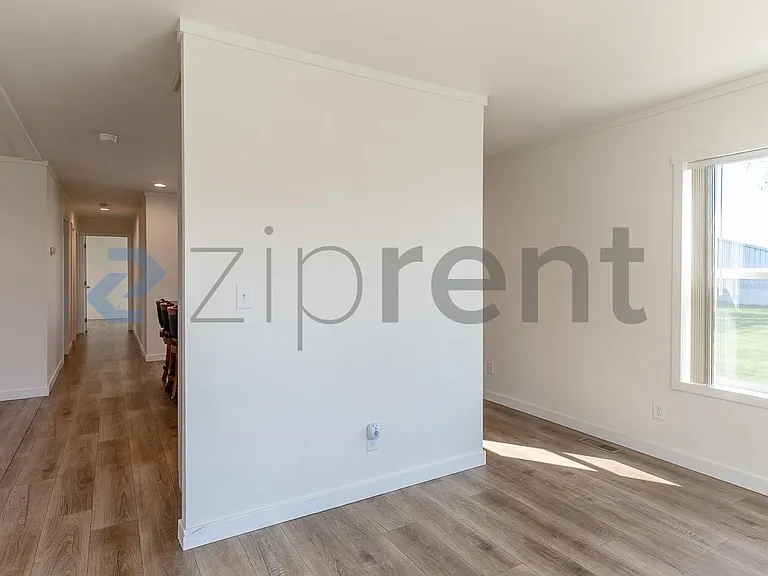 23143 Lowe Rd E — Photo 7