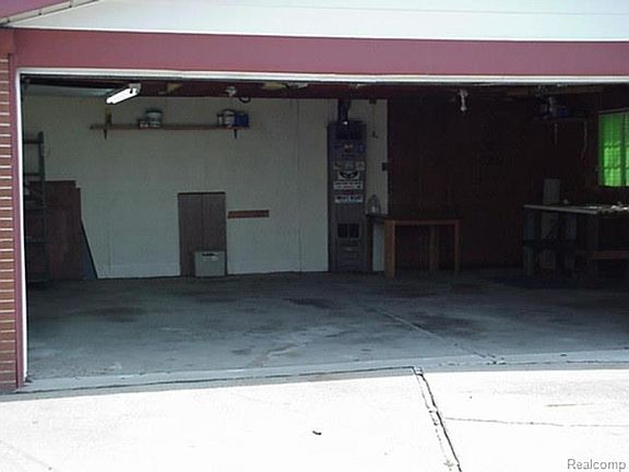 4th image of 5863 Buckingham Ave