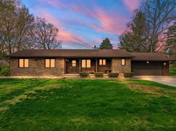 526 Gardenia St SE, Demotte, IN 46310