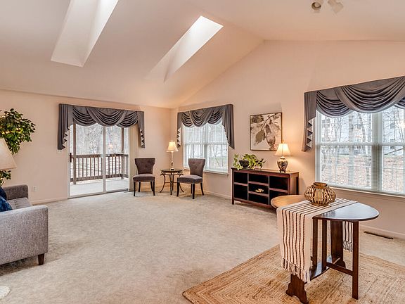 4th image of 208 Chauncey Ct