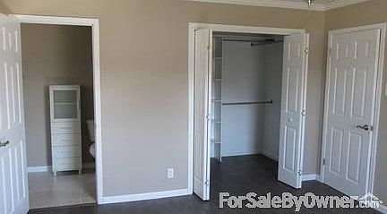 Master Bedroom w/Walk In Closet