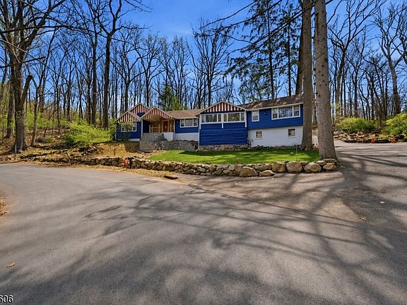 2nd image of 399 Springbrook Trl