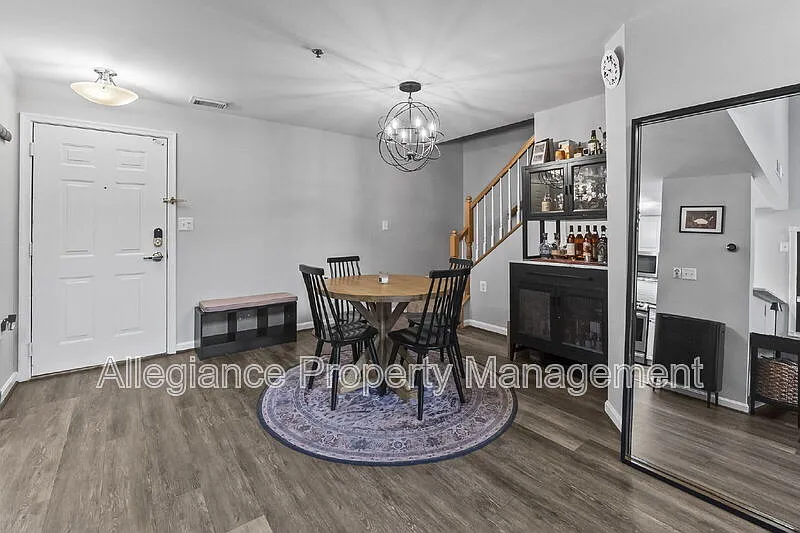 Building Photo - 171 Somervelle St #406