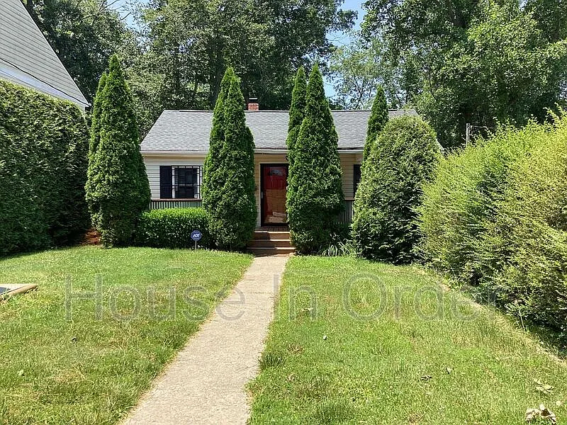 34 Erskine Ave
