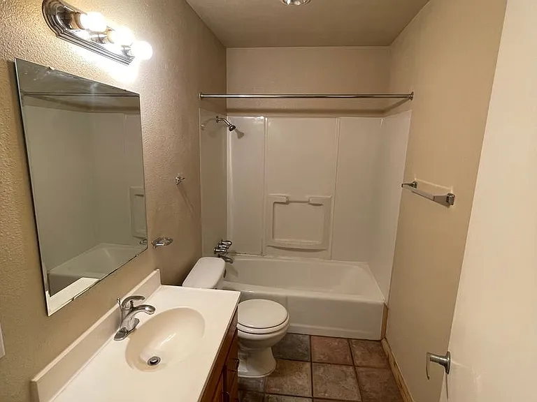 5100 Bruning Ave — Photo 8