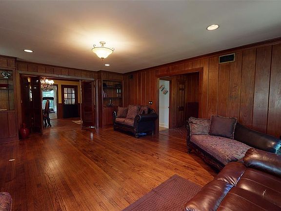 3rd image of 2726 Hermitage Dr