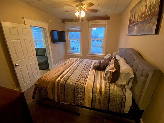 3rd image of 1 1/2 N Jefferson Ave APT 1
