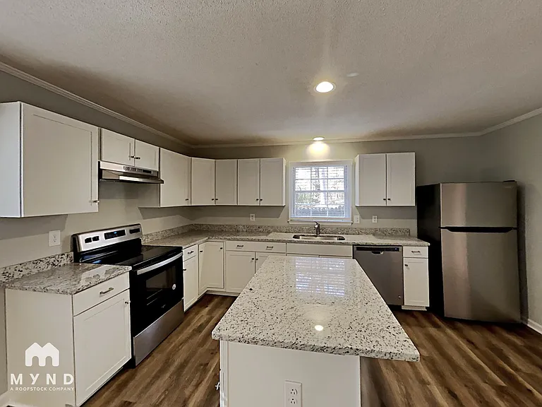 511 Andover Rd — Photo 3