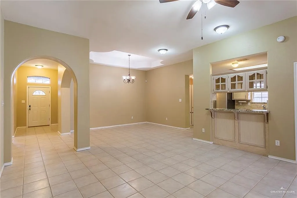 4 bed, 2.0 bath, 1694 sqft, $1,750 — Photo 2