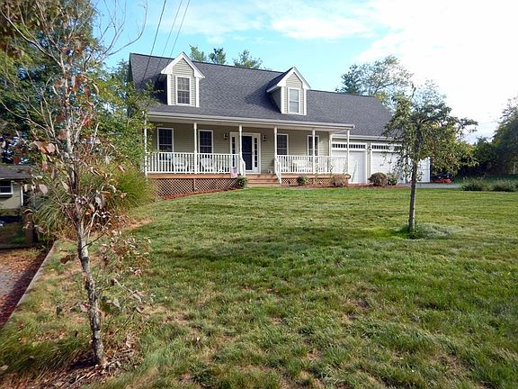 3rd image of 92 Bradford St