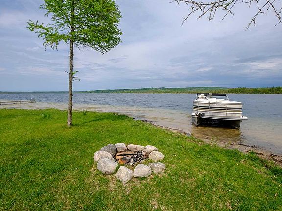 3rd image of 6869 Cottage Dr
