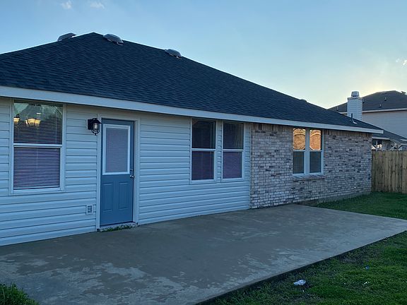 3rd image of 2112 W Grove Ln