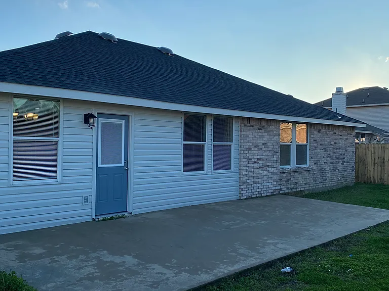 2112 W Grove Ln — Photo 3