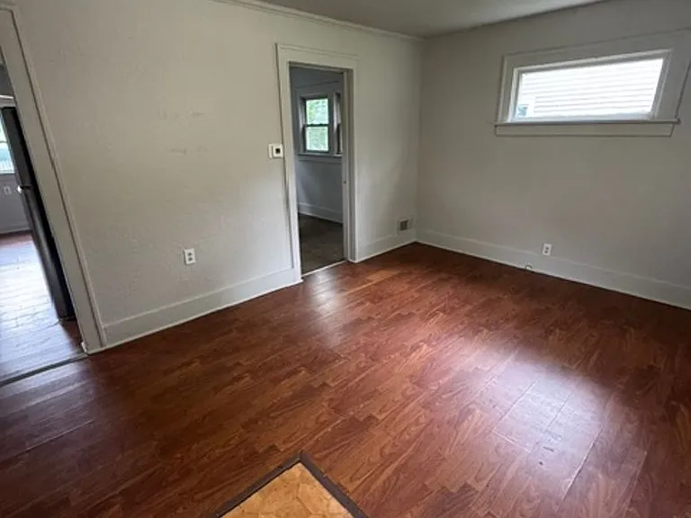 1921 Drexel Ave — Photo 2