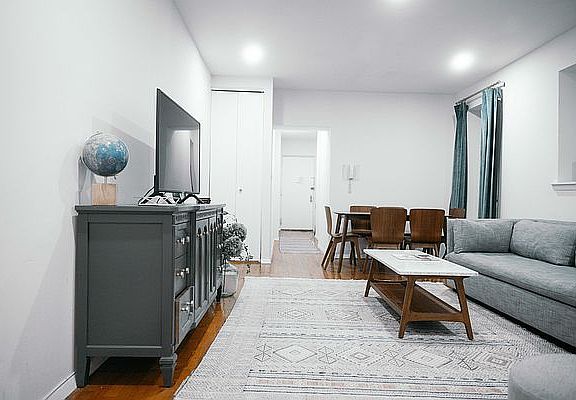 2nd image of 4 W 109th St APT 1A