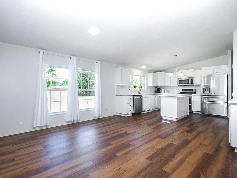31606 Bryan St — Photo 12