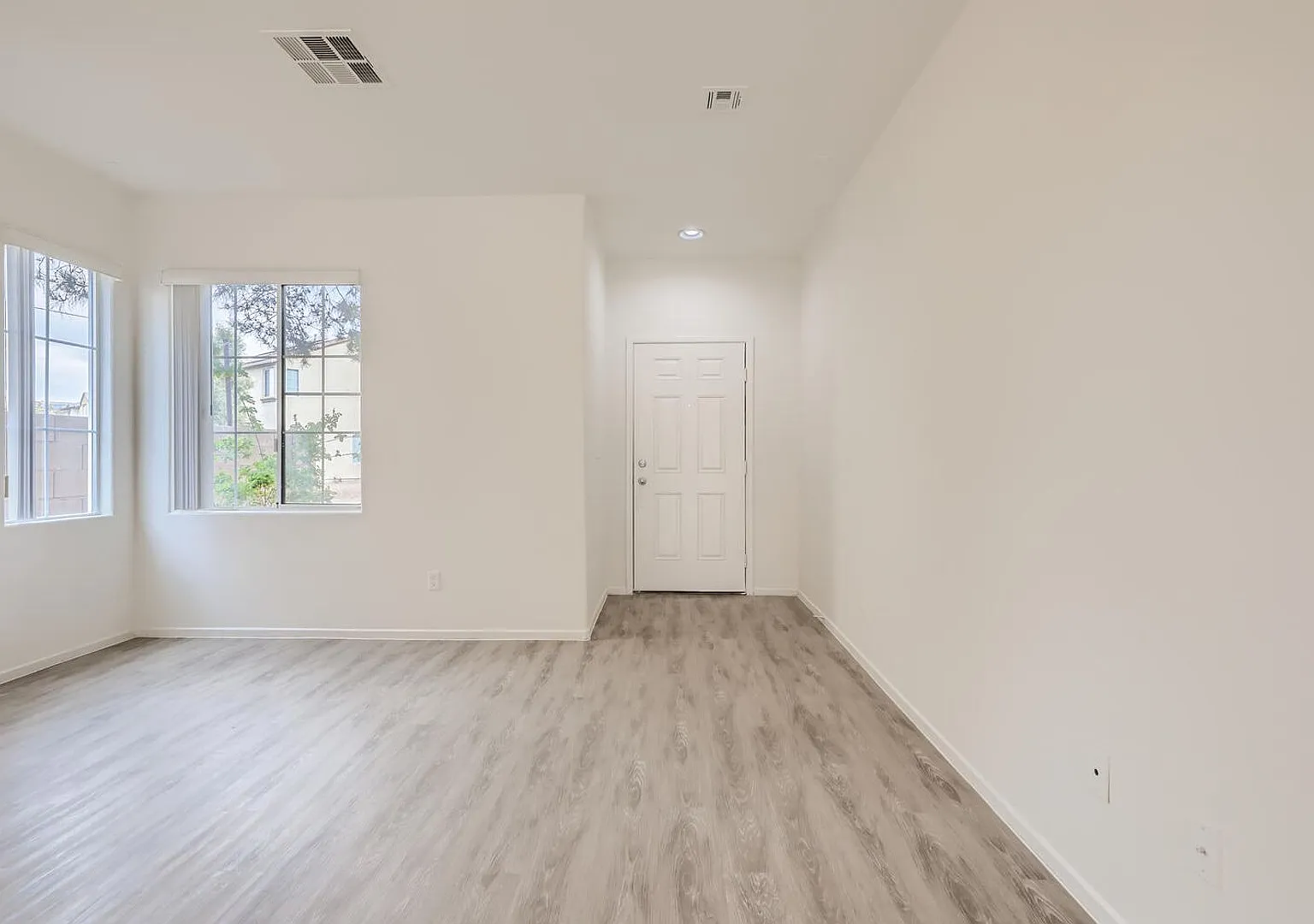 Stunningly Upgraded! 3 Bed, 2.5 Bath — Photo 2