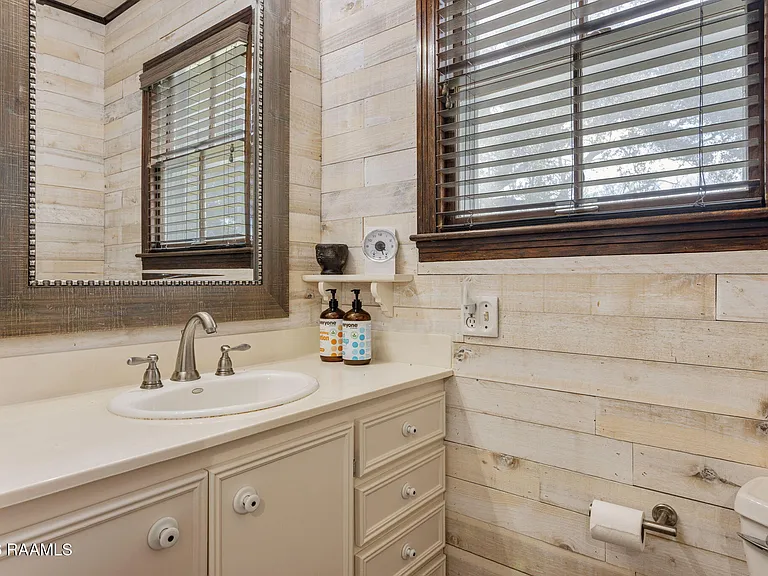 411 Wiggins Rd — Photo 25